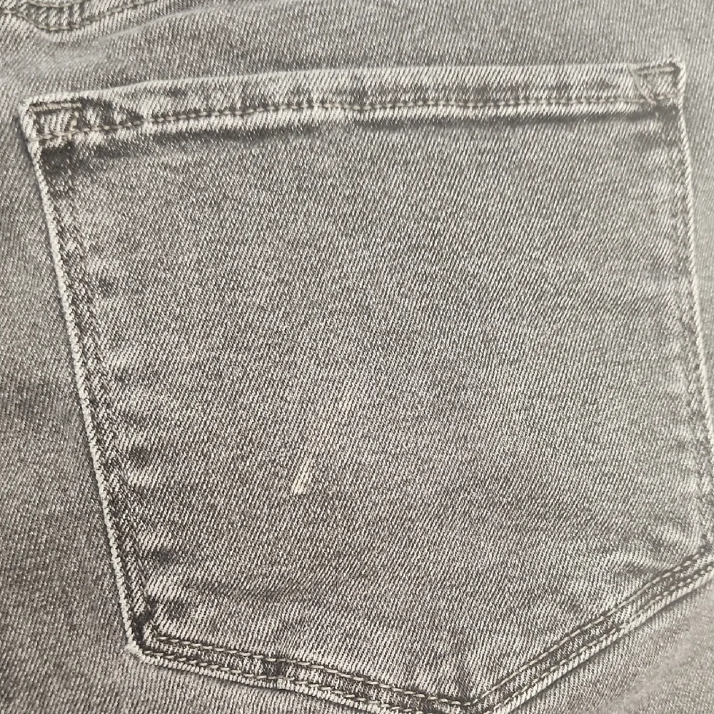 Old Navy Charcoal Distressed Cropped Jeans - Picture 11 of 13